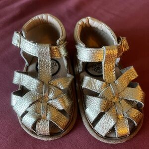 ✨EUC✨ Little Love Bug. Size 4 toddler. Gold closed toe sandal. Barefoot sandal